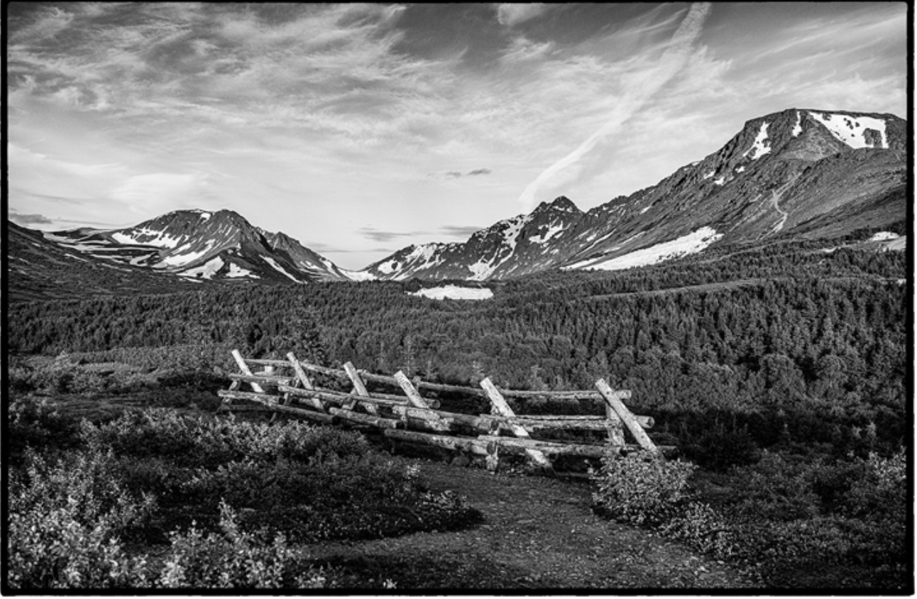 Man and Mountain II / El Hombre y la Montaña II